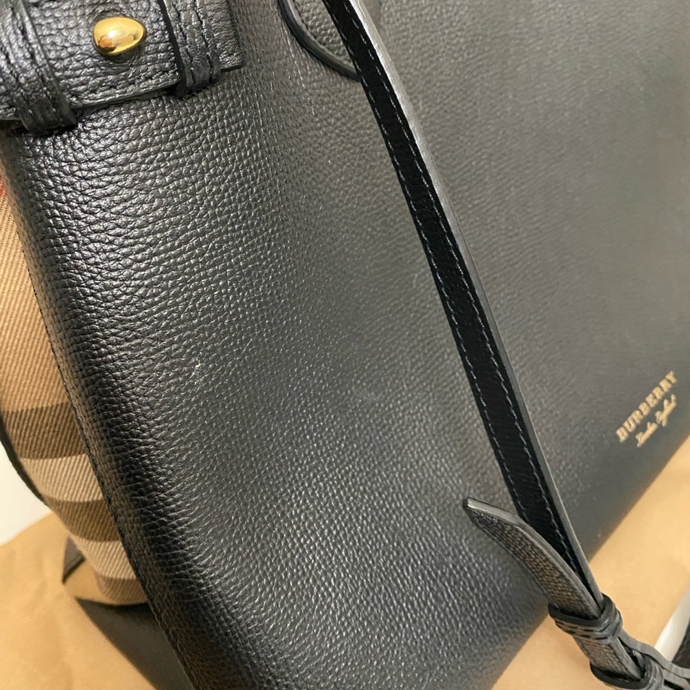 Burberry Medium Banner House Check Derby Leather Tote w/ Strap – Black RT 73504 - Picture 7 of 17